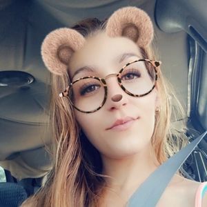 Meet your Posher, Crystal